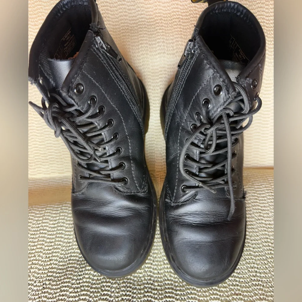 Dr. Martens 1460 Junior boots in a Monochrome Black 2